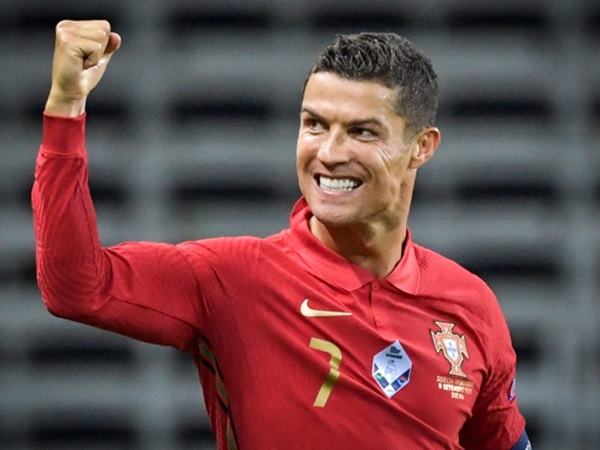 Cristiano Ronaldo nói được mấy thứ tiếng?