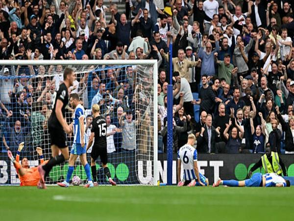 Xavi Simons tạo dấu ấn, Jan Paul van Hecke phản lưới