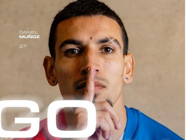 Everton ấn định chiến thắng ở phút 90+3