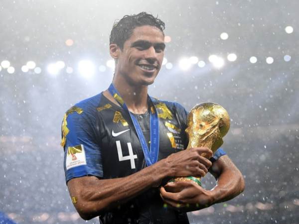 Varane mặc áo số 4 tại đội tuyển Pháp
